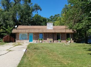 1 NE Circle Dr, Joliet, IL 60433
