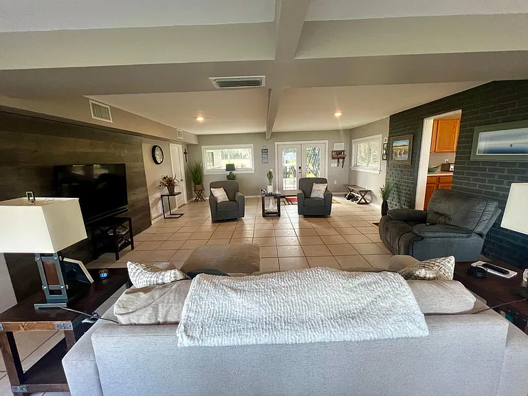 33911 Shady Acres Rd — Photo 10