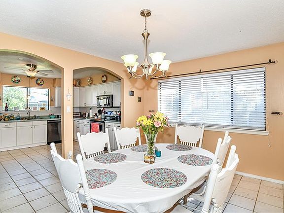5th image of 408 W Lake Catahoula Ct