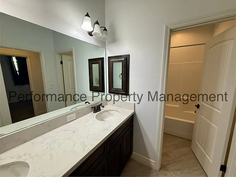 10400 Garden View Ln — Photo 12
