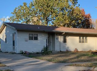 6603 SW Fairdale Dr, Topeka, KS 66619
