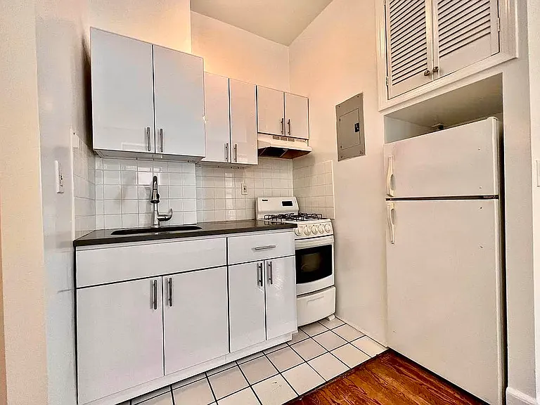101 W 68th St #3C — Photo 6