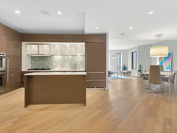 3rd image of 75 Wall St APT 36C