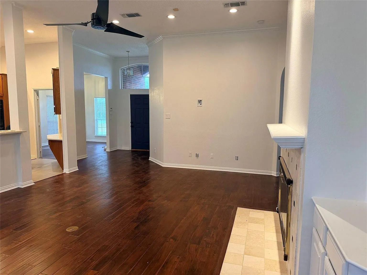 4 bed, 2157 sqft, $3,200 — Photo 2