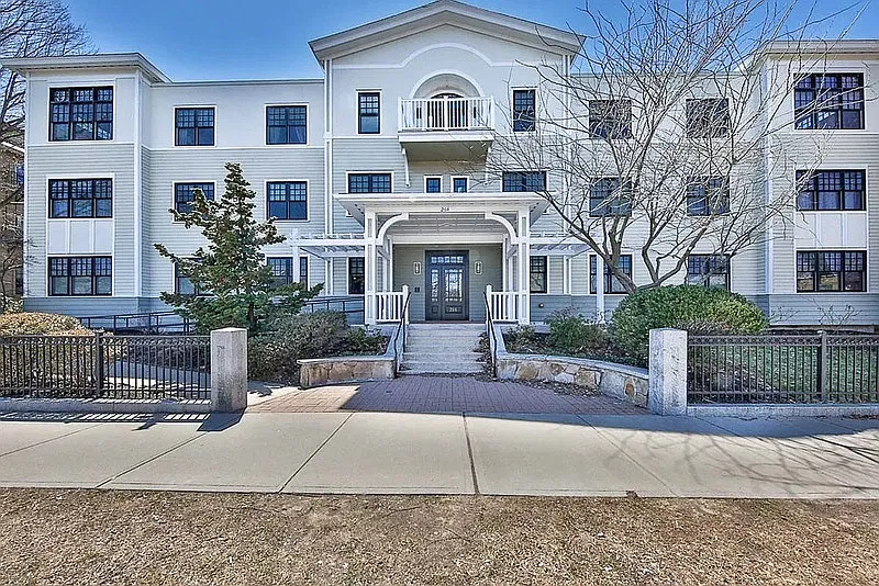 1 bed, 1.0 bath, 752 sqft, $1,820 — Photo 1