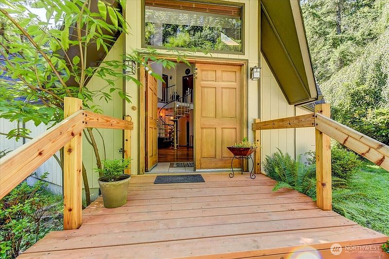 3rd image of 3971 SE Camano Drive