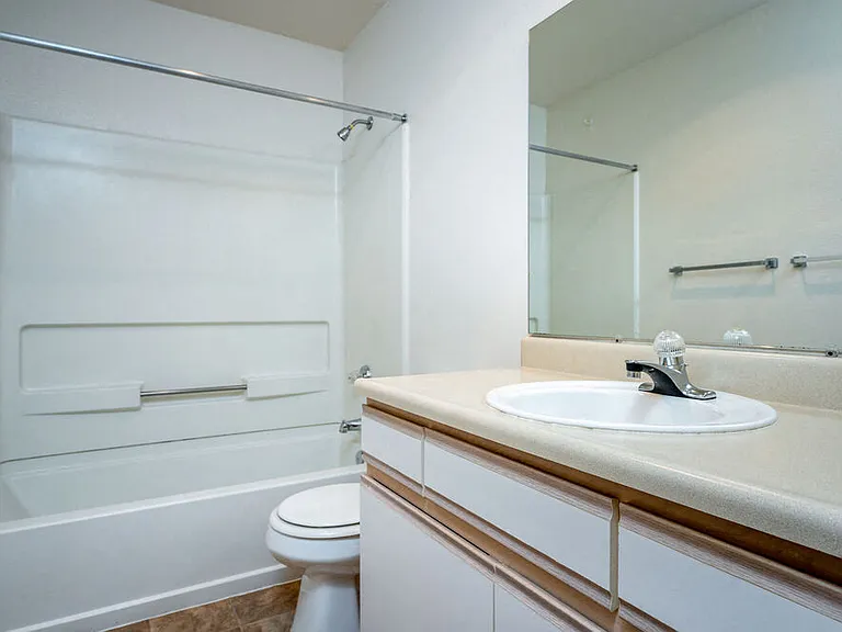 Tuxedo Park Apartments — Photo 19