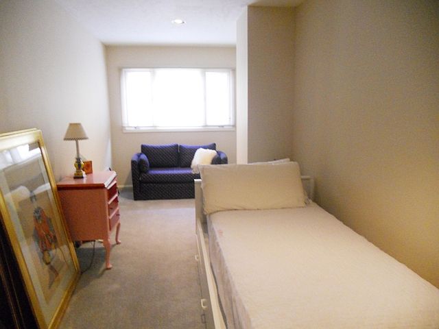 1st image of 10 Sherwood Ct