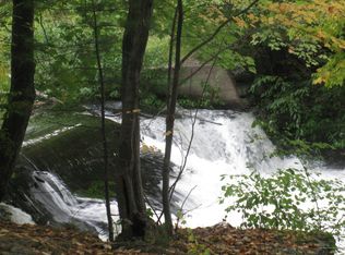 49 Indian Ledge Dr APT 3, Springvale, ME 04083