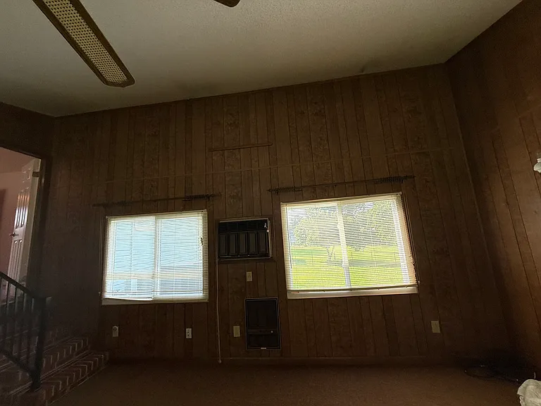 109 London Ln — Photo 11