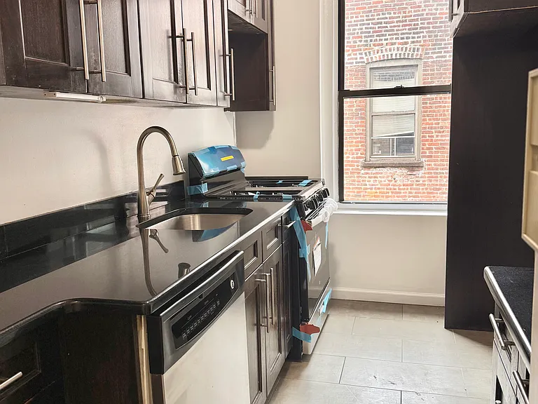 55 Payson Ave #6A — Photo 6