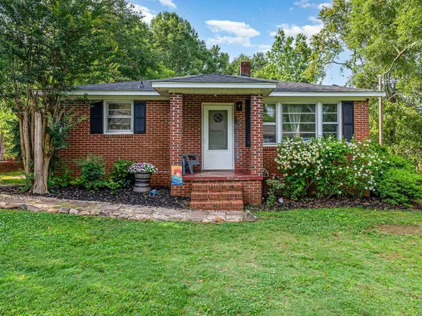 7 Edgewood St, Liberty, SC 29657