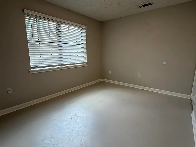 1121 Quail Hollow Dr — Photo 10