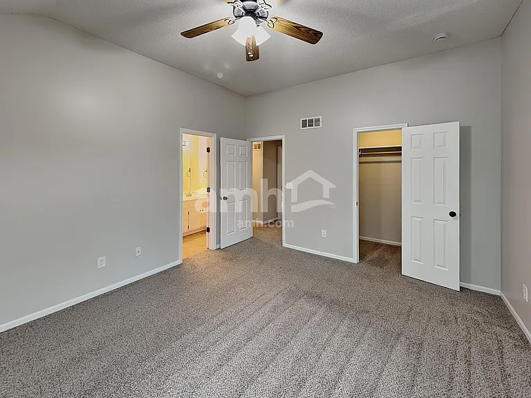 643 E Apache St — Photo 9