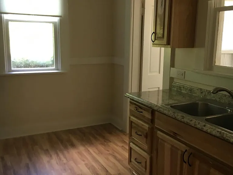1117 Pine St — Photo 5