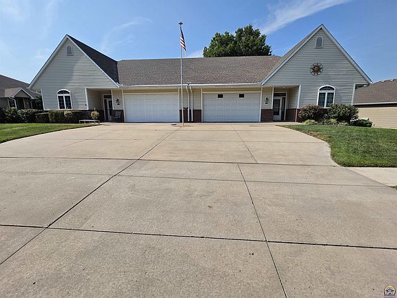 2nd image of 1143 SW Red Oaks Pl