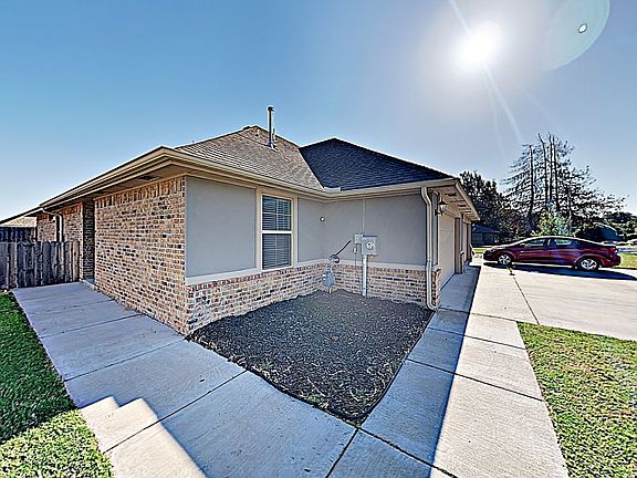2nd image of 11203 NW 114th St