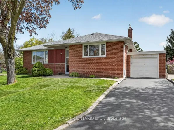 44 Mitre Pl, Toronto, ON M9R 3C4
