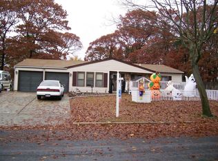 11 Northridge Dr, Coram, NY 11727
