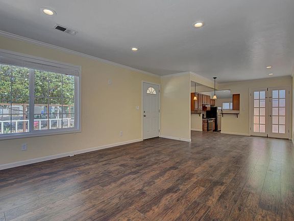 2nd image of 944 10th Ave