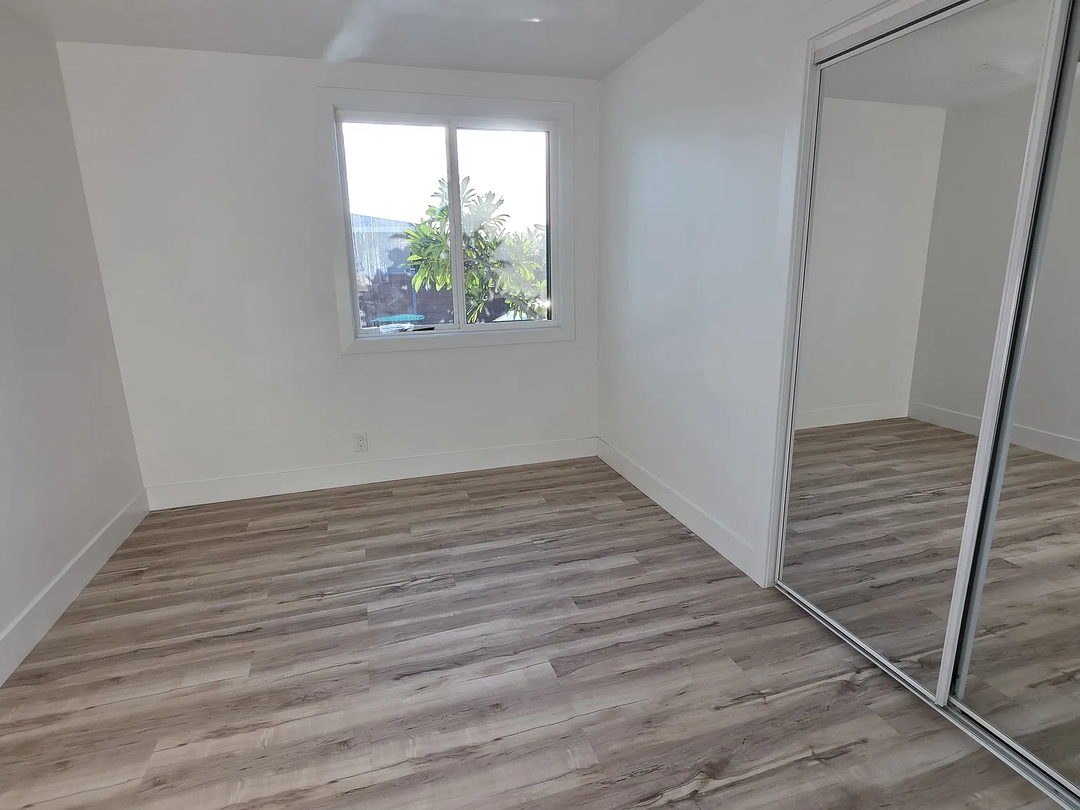 3 bed, 1052 sqft, $3,600 — Photo 4