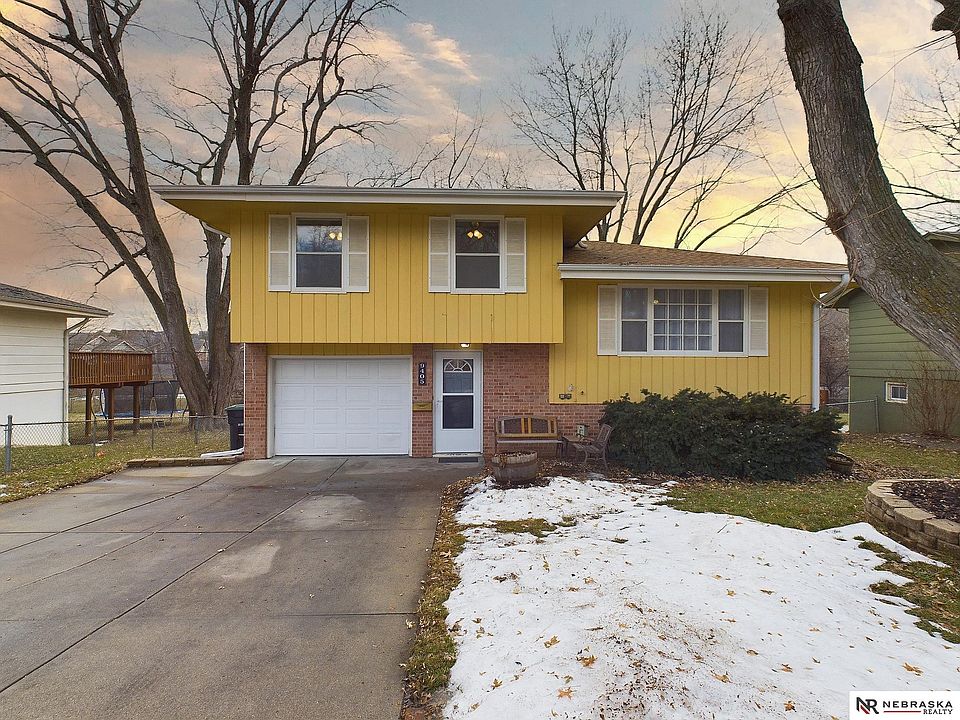 1st image of 9405 Meadow Dr