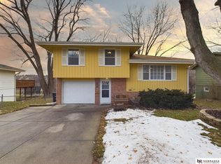 9405 Meadow Dr, Omaha, NE 68114