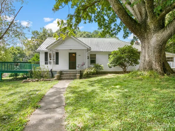 299 Morgan Rd, Candler, NC 28715