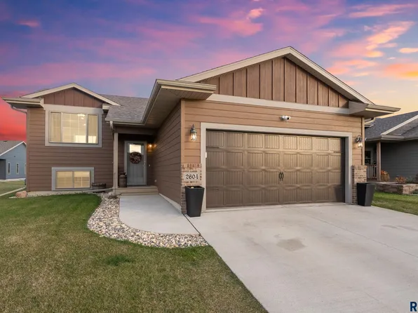 2604 S Lana Dr, Sioux Falls, SD 57106