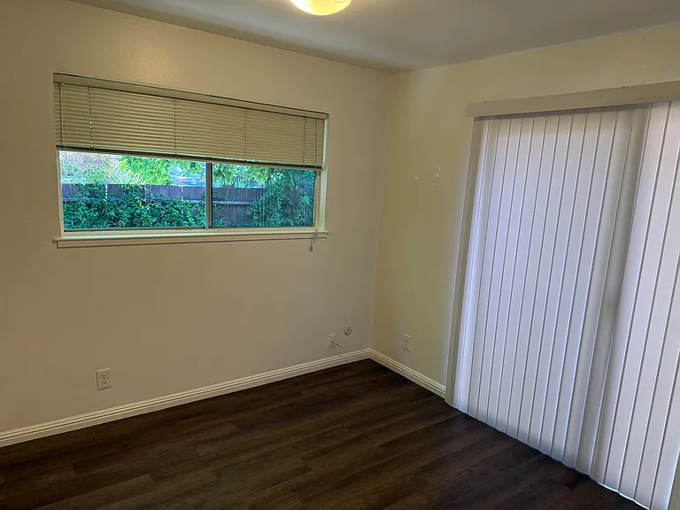 517C Thompson Ave — Photo 9