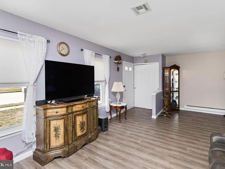 224 Huntington Dr — Photo 10