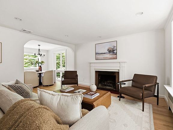 2nd image of 126 Lexington Rd