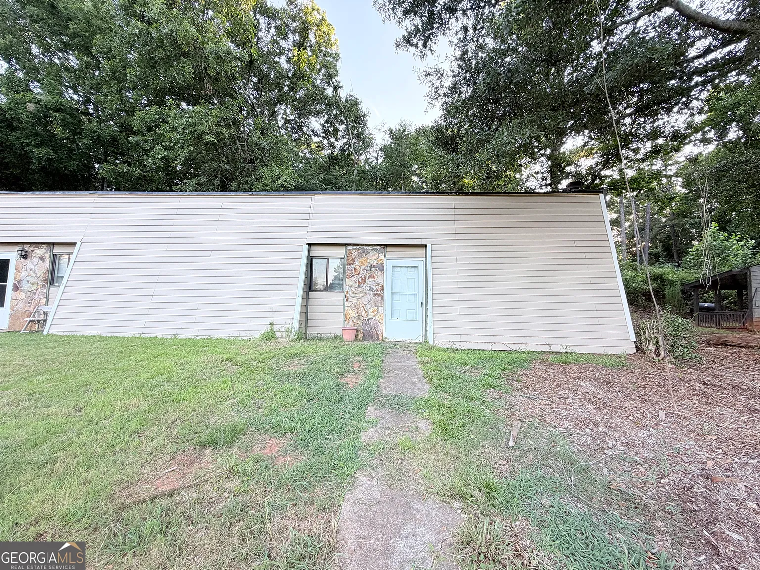 2 bed, 1.0 bath, 1200 sqft, $1,200 — Photo 1