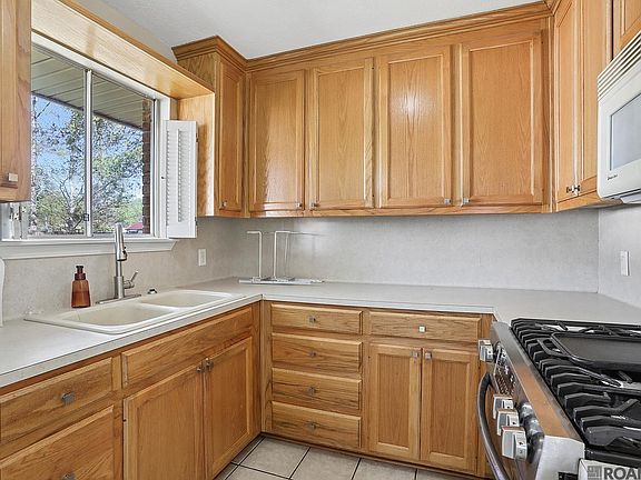 3rd image of 34937 Gravesbriar Dr