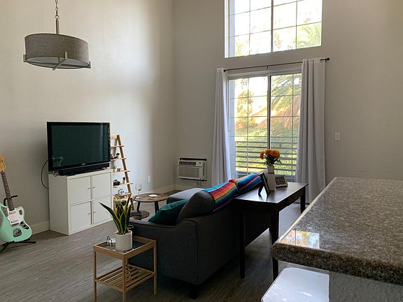 2nd image of 2642 S Sepulveda Blvd