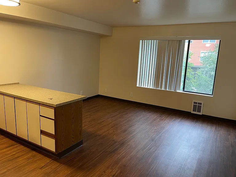 Hill House Apartments — Photo 10