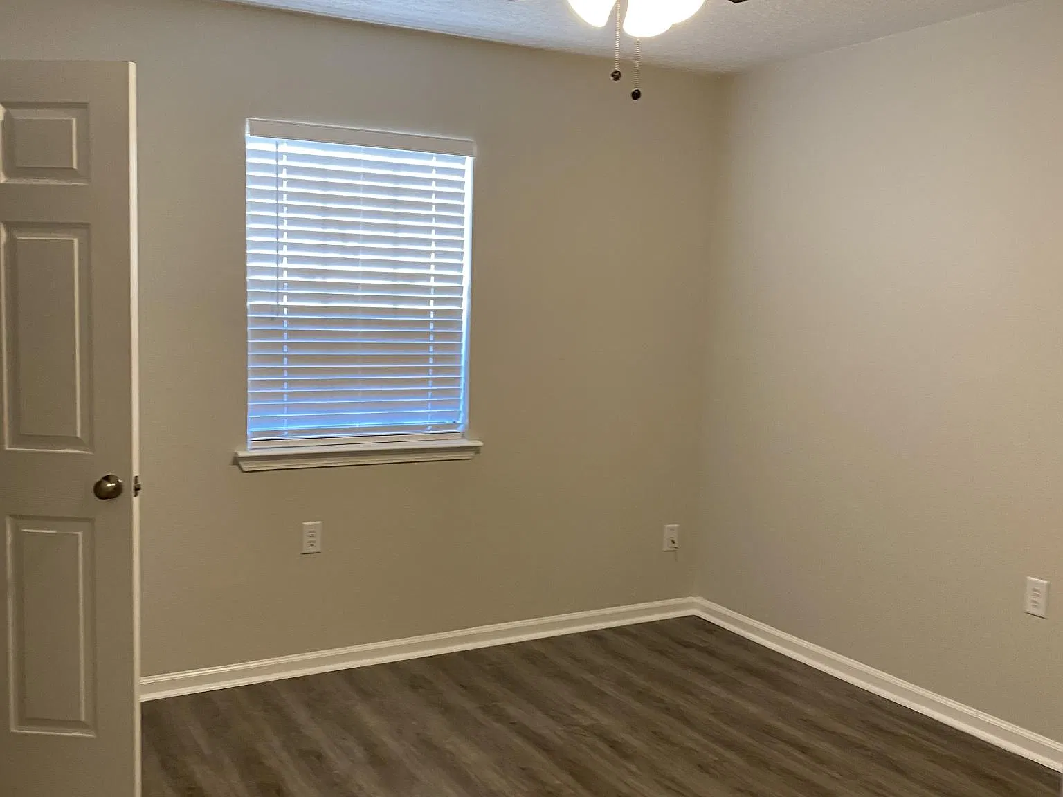 3 bed, 920 sqft, $950 — Photo 4