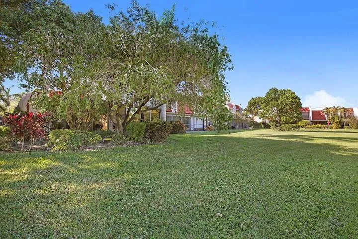 4360 Fountains Dr — Photo 2
