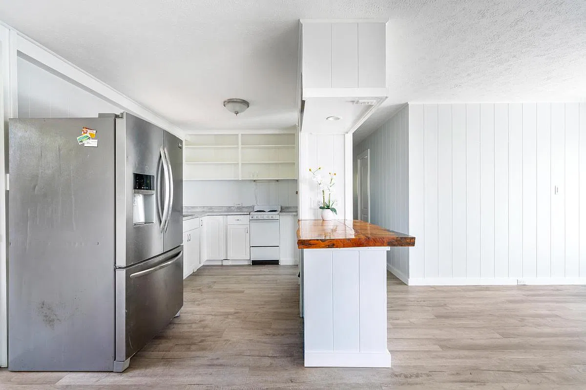 3 bed, 880 sqft, $3,350 — Photo 3