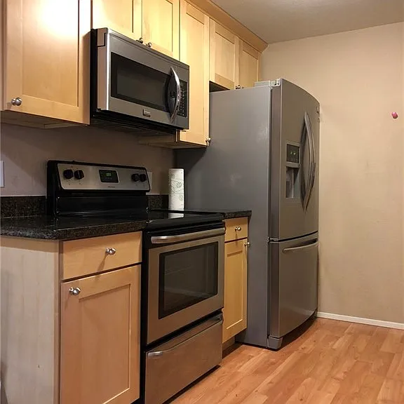 12607 SE 41st Pl #H204 — Photo 8