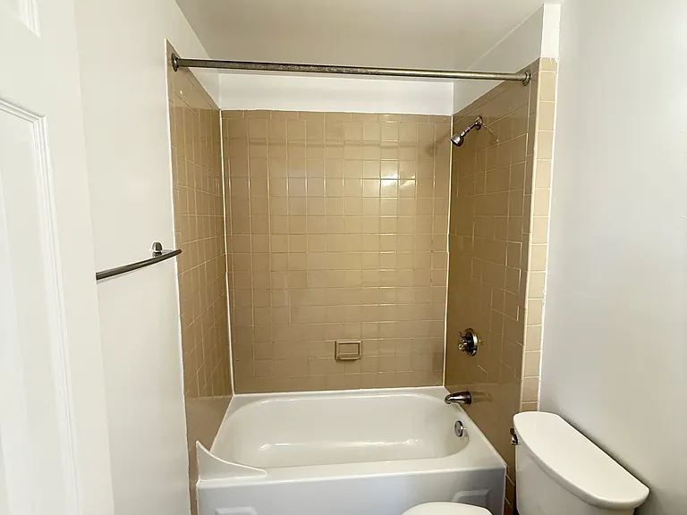 40 Symphony Rd #4 — Photo 16