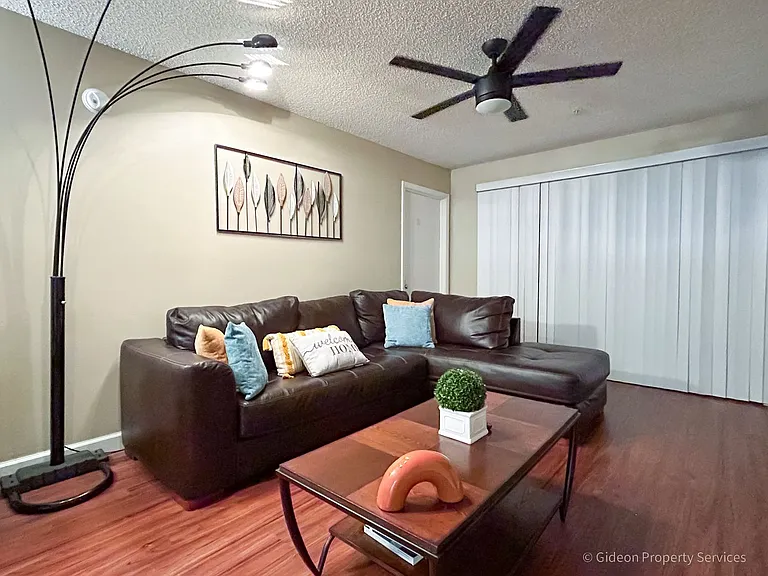 3921 SW 34th St #105 — Photo 3