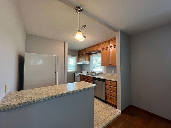 4th image of 313 S Belleville St