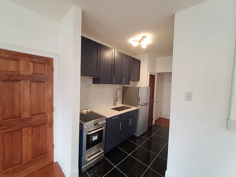 347 Alden Ave #2 — Photo 2