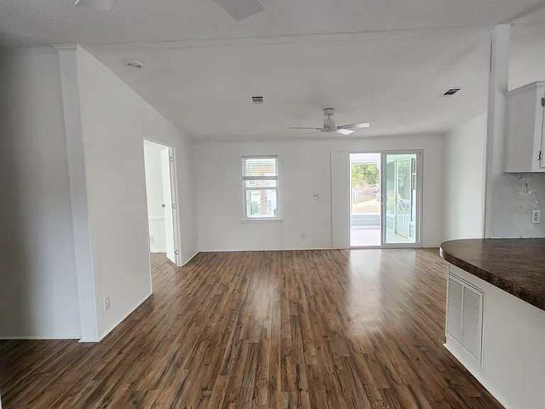 10322 Andre Blvd — Photo 11