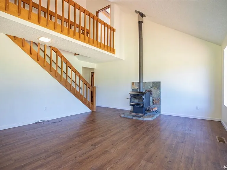 8985 Miller Rd NE — Photo 18