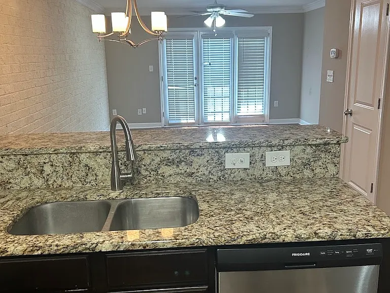 1213 Green Oaks Ln #1211B-1211G-1213E — Photo 5