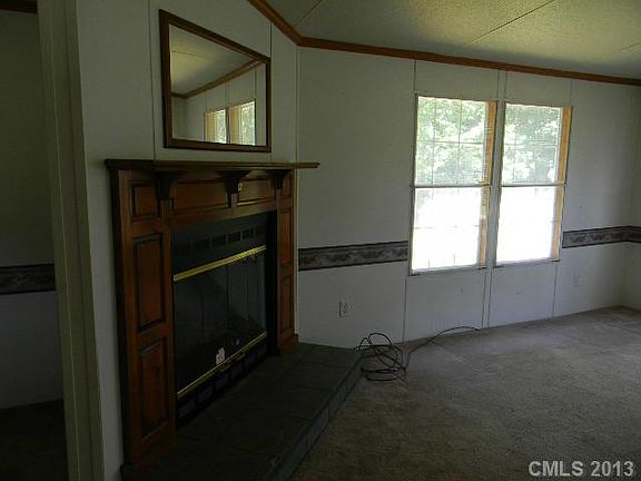 4th image of 135 Sweetwater Dr