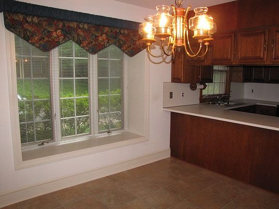 4th image of 308 Sutherlin Pl