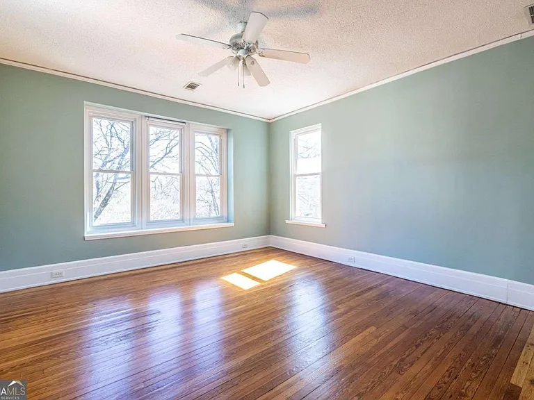 692 Myrtle St NE — Photo 49